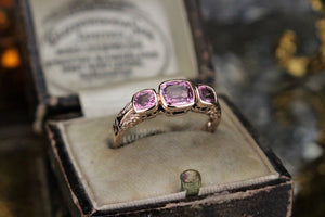 MODERN EDWARDIAN STYLE TOURMALINE TRILOGY RING ON 9ct ROSE GOLD