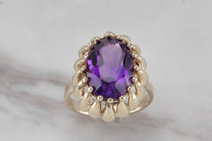 VINTAGE MID CENTURY 10.7ct AMETHYST COCKTAIL RING ON 9ct YELLOW GOLD