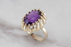 VINTAGE MID CENTURY 10.7ct AMETHYST COCKTAIL RING ON 9ct YELLOW GOLD