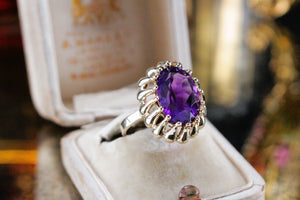 VINTAGE MID CENTURY 10.7ct AMETHYST COCKTAIL RING ON 9ct YELLOW GOLD