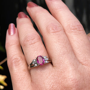 RETRO C1940 RUBY & DIAMOND RING ON 18ct WHITE GOLD