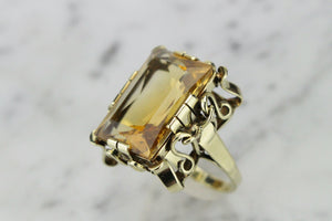 VINTAGE C1940’S 10.7ct CITRINE COCKTAIL RING ON 14ct YELLOW GOLD