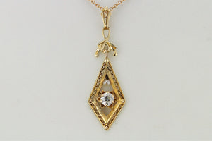 VINTAGE ESTATE DIAMOND & SEED PEARL PENDANT ON 14ct YELLOW GOLD