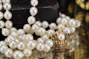 ESTATE VINTAGE SEMI-BAROQUE PEARL STRAND WITH EMERALD SET CLASP ON 14ct YELLOW GOLD