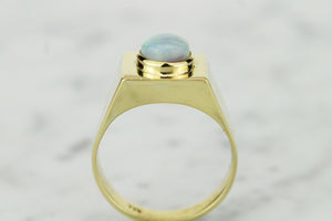 VINTAGE MID CENTURY SOLID OPAL SIGNET RING ON 18ct YELLOW GOLD