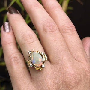 VINTAGE MID CENTURY c1960 SOLID WHITE OPAL & DIAMOND DRESS RING ON 9ct YELLOW GOLD