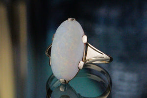 ANTIQUE EDWARDIAN SOLID OPAL RING ON 18ct YELLOW GOLD