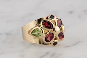 CONTEMPORARY ITALIAN GARNET PERIDOT & SAPPHIRE RING ON 18ct YELLOW GOLD