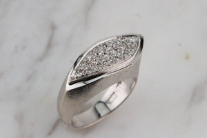 MID CENTURY C1950/60 DESIGNER DIAMOND RING ON 18ct WHITE GOLD