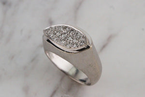 MID CENTURY C1950/60 DESIGNER DIAMOND RING ON 18ct WHITE GOLD