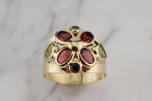 CONTEMPORARY ITALIAN GARNET PERIDOT & SAPPHIRE RING ON 18ct YELLOW GOLD