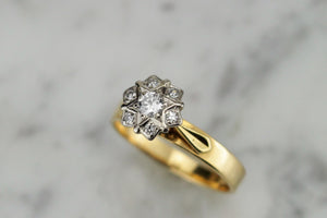 VINTAGE C1940 DIAMOND CLUSTER RING ON 18ct YELLOW GOLD