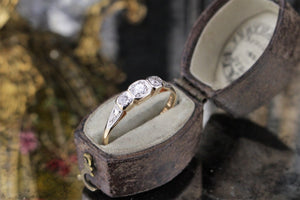 ORIGINAL ART DECO c1920 THREE STONE DIAMOND RING ON 18ct YELLOW GOLD & PLATINUM