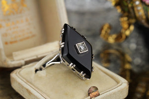 VINTAGE c1940’s ONYX & DIAMOND RING ON 18ct WHITE GOLD