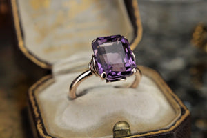 MID CENTURY c1960 4.5ct AMETHYST COCKTAIL RING ON 9ct ROSE GOLD