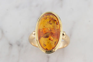 VINTAGE c1940 AMBER RING ON 18ct YELLOW GOLD