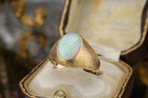 MID CENTURY c1965-70 SOLID WHITE OPAL SIGNET RING ON 14ct YELLOW GOLD