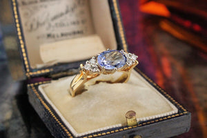 MID CENTURY c1950 1.92ct CEYLON BLUE SAPPHIRE & DIAMOND RING ON 18ct YELLOW GOLD