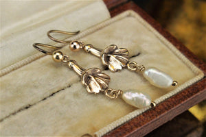 VINTAGE ESTATE PEARL DROP EARRINGS ON 9ct YELLOW GOLD