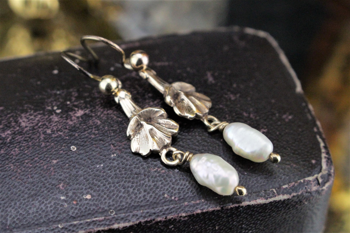 VINTAGE ESTATE PEARL DROP EARRINGS ON 9ct YELLOW GOLD