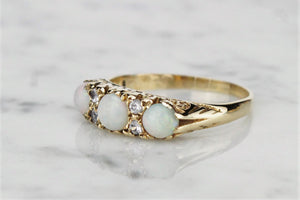 ANTIQUE LATE EDWARDIAN SOLID OPAL AND QUARTZ RING ON 9ct YELLOW GOLD