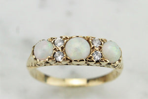 ANTIQUE LATE EDWARDIAN SOLID OPAL AND QUARTZ RING ON 9ct YELLOW GOLD