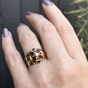 CONTEMPORARY ITALIAN GARNET PERIDOT & SAPPHIRE RING ON 18ct YELLOW GOLD