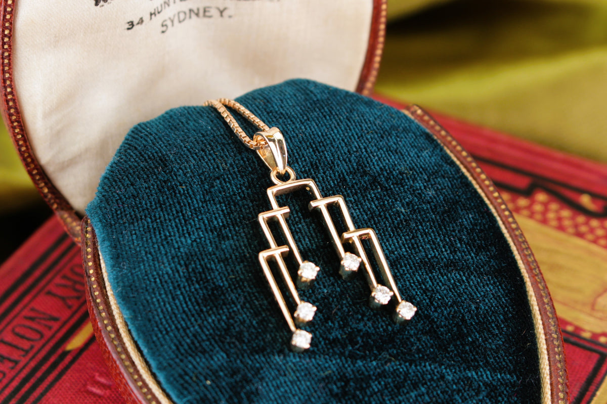 RETRO ESTATE SIX STONE DIAMOND PENDANT ON 18ct YELLOW GOLD