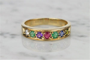 MODERN VICTORIAN STYLE DEAREST RING ON 9ct YELLOW GOLD