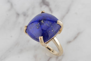 RETRO ESTATE LAPIZ LAZULI COCKTAIL RING ON 14ct YELLOW GOLD