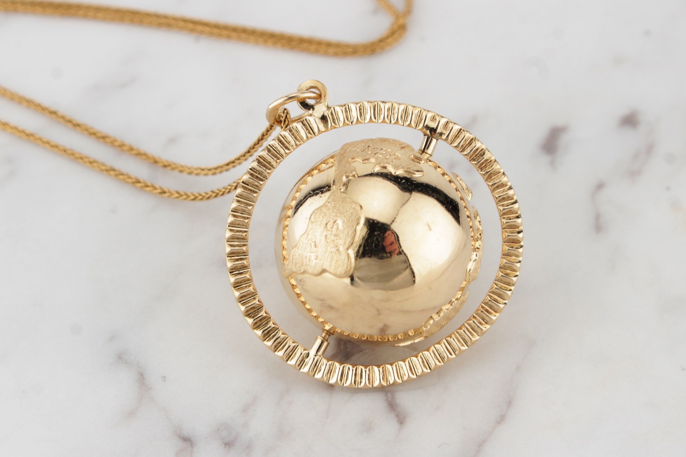 10k Gold Globe Pendant Necklace