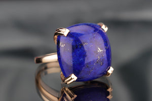 RETRO ESTATE LAPIZ LAZULI COCKTAIL RING ON 14ct YELLOW GOLD