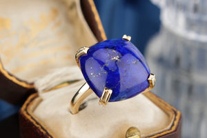 RETRO ESTATE LAPIZ LAZULI COCKTAIL RING ON 14ct YELLOW GOLD